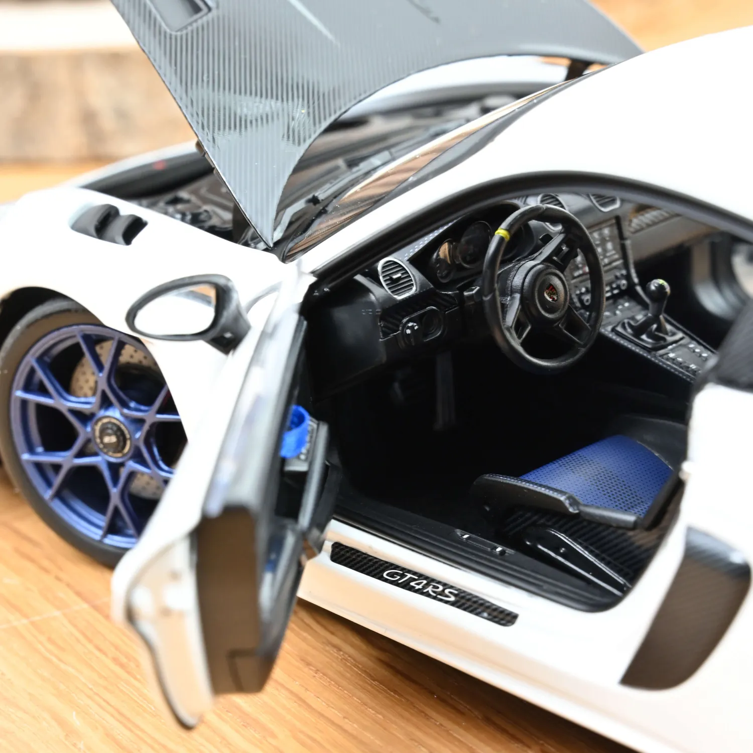 Norev Porsche Cayman GT4 RS voiture 1:18 blanc Weissach