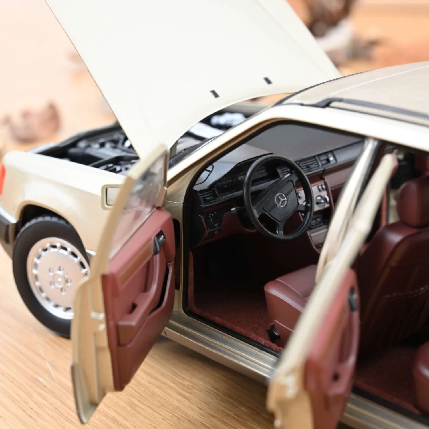 Norev Mercedes 300 TD 1990 miniature 1/18 argent fumé 200 ex
