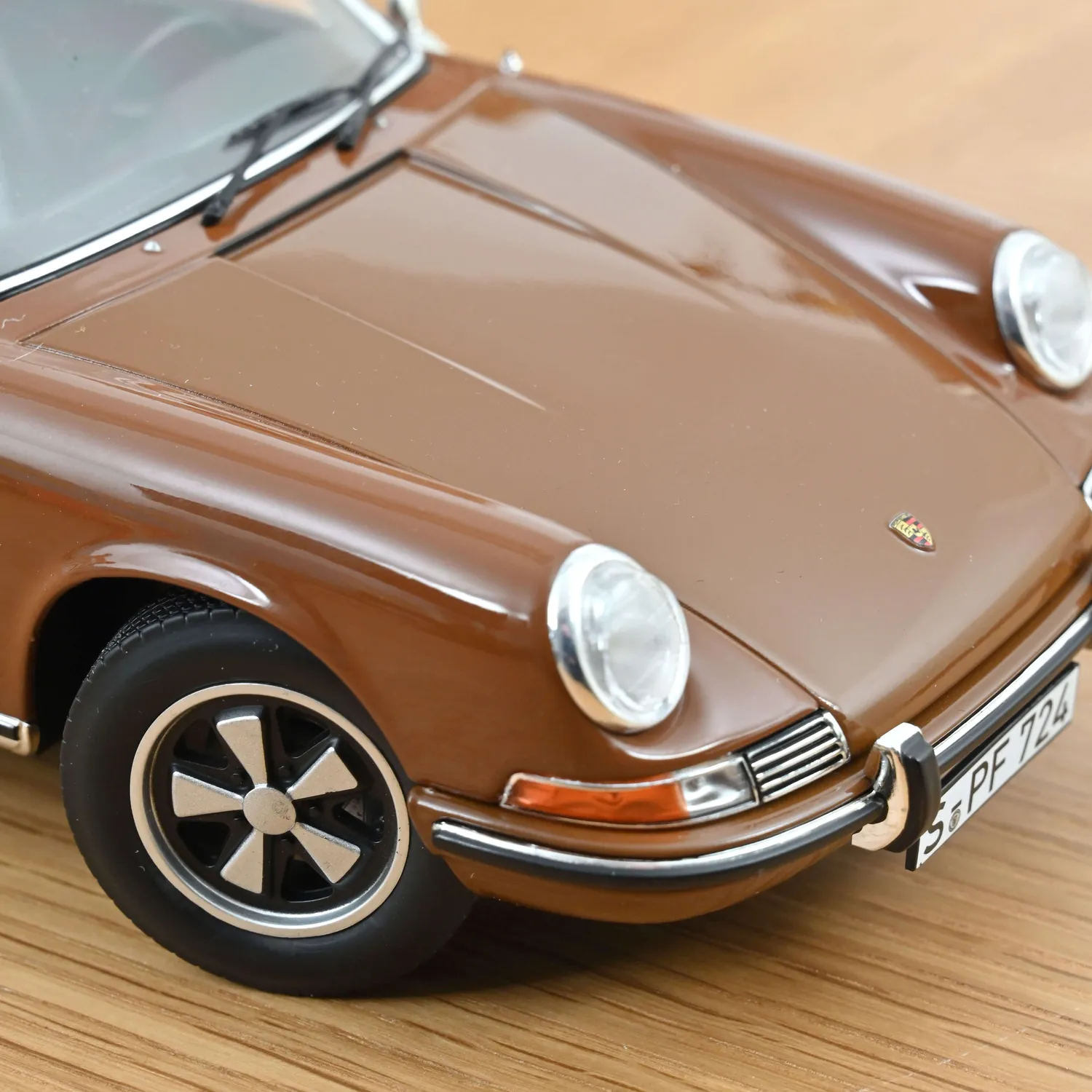 Norev Porsche 911 T 1969 voiture miniature Brun Sépia 1/18