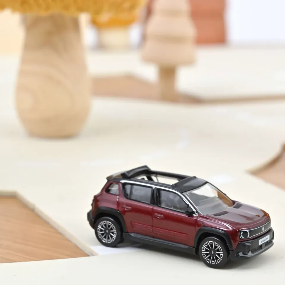 Norev Renault 4 E-Tech 2025 miniature 1/64 rouge carmin