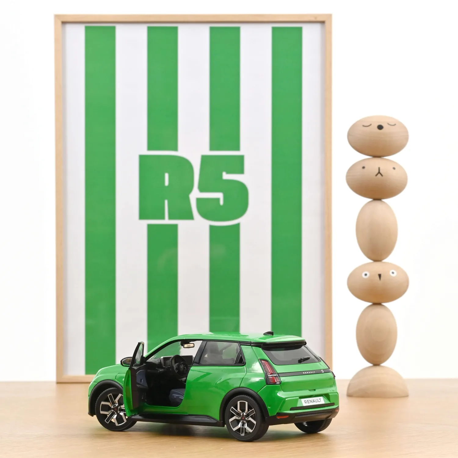 Norev Renault 5 E-Tech 2024 voiture miniature 1/18 vert pop 200 pcs