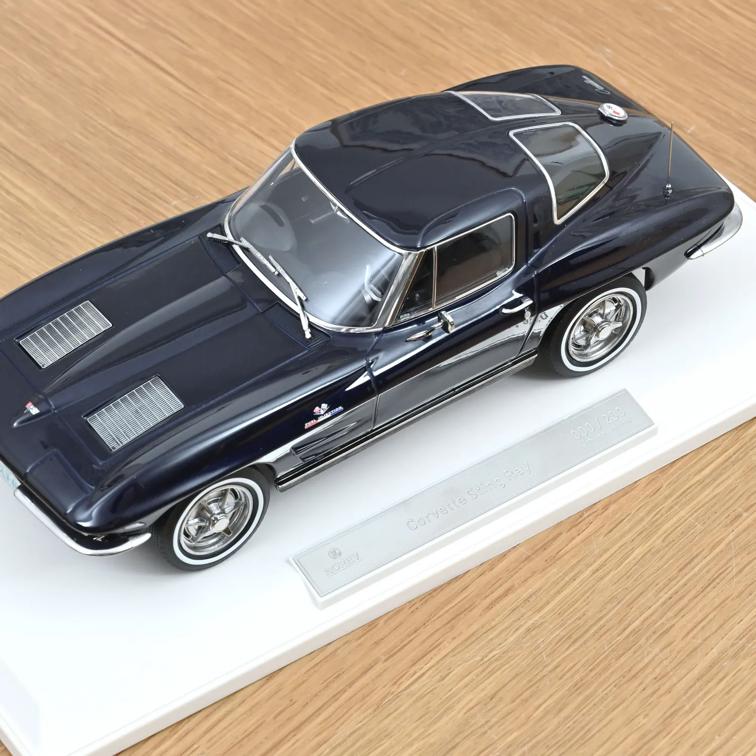 Norev Chevrolet Corvette Sting Ray 1963 miniature 1/18 bleu