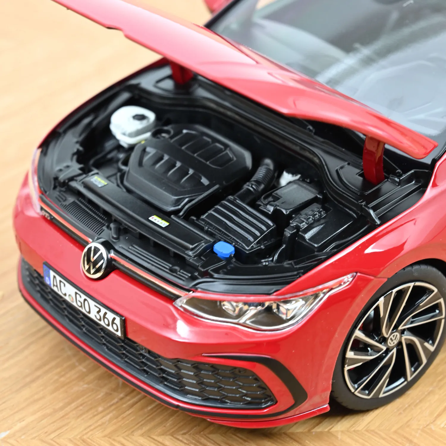 Norev VW Golf GTI 2020 voiture miniature 1/18 rouge Tornado