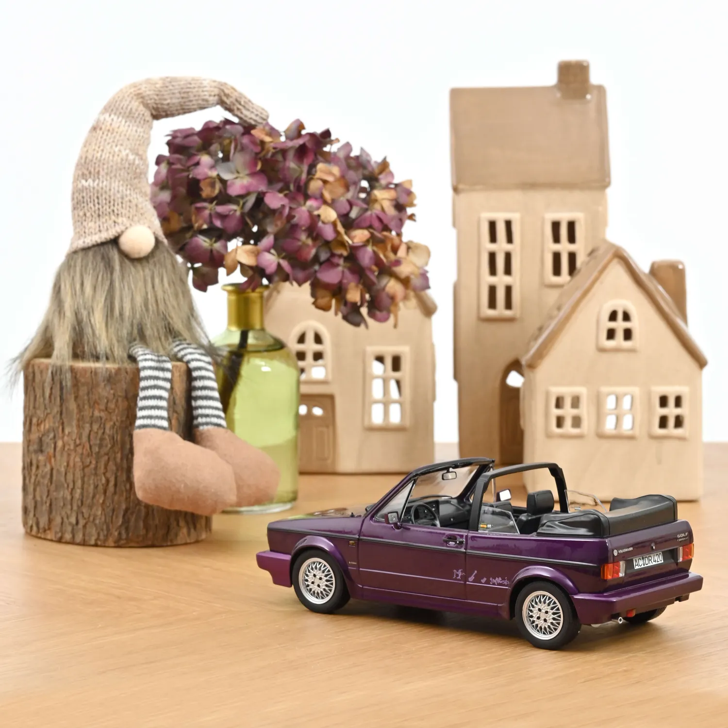 Norev VW Golf Cabriolet 1992 miniature 1/18 violet 500pcs