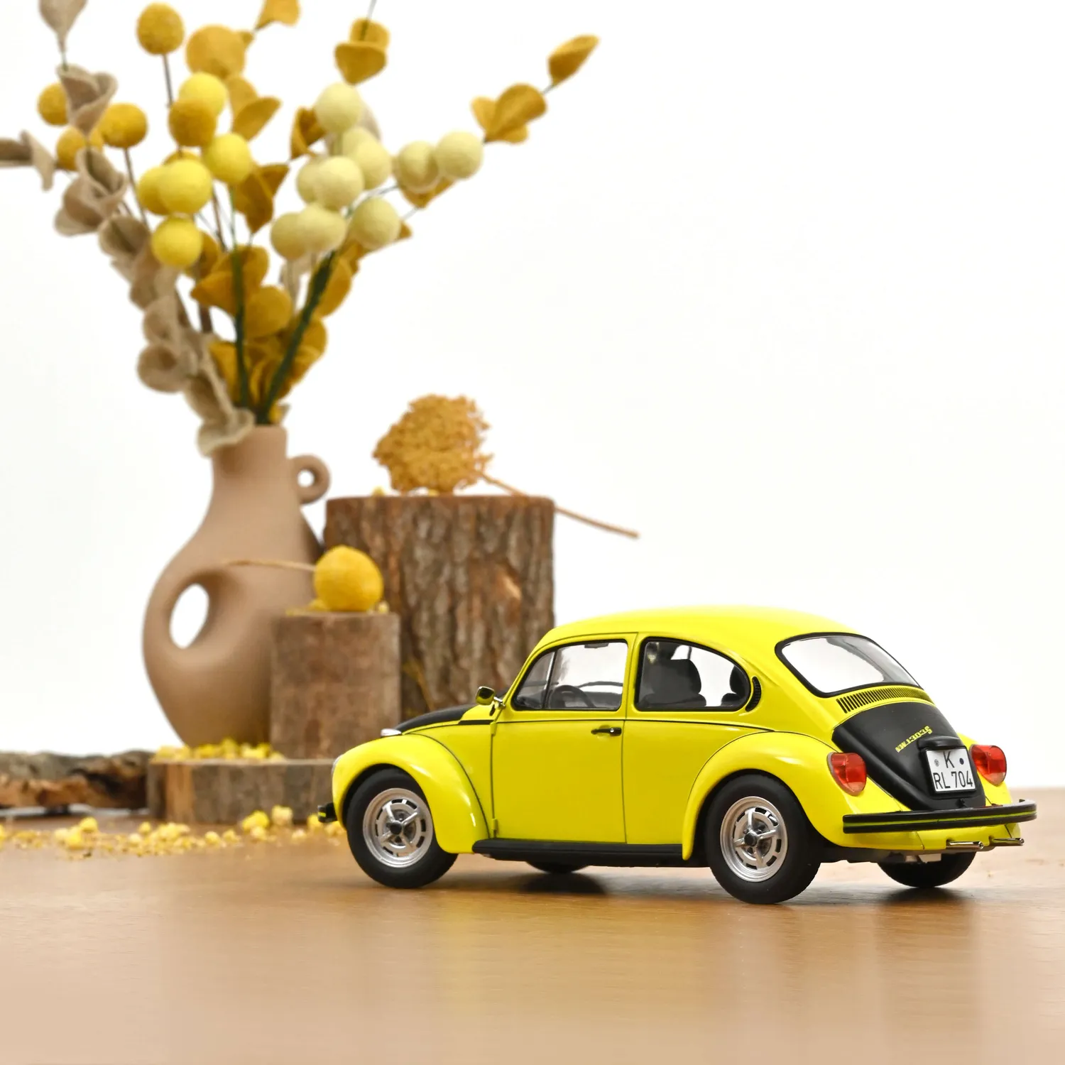 Norev VW 1303 Coccinelle 1973 voiture miniature 1/18 jaune noir