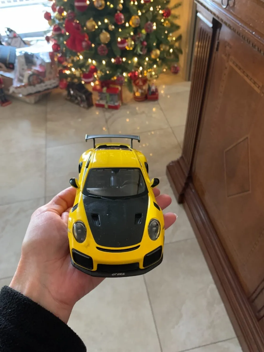 Bburago Porsche 911 GT2 RS miniature 1/24 portes ouvrantes
