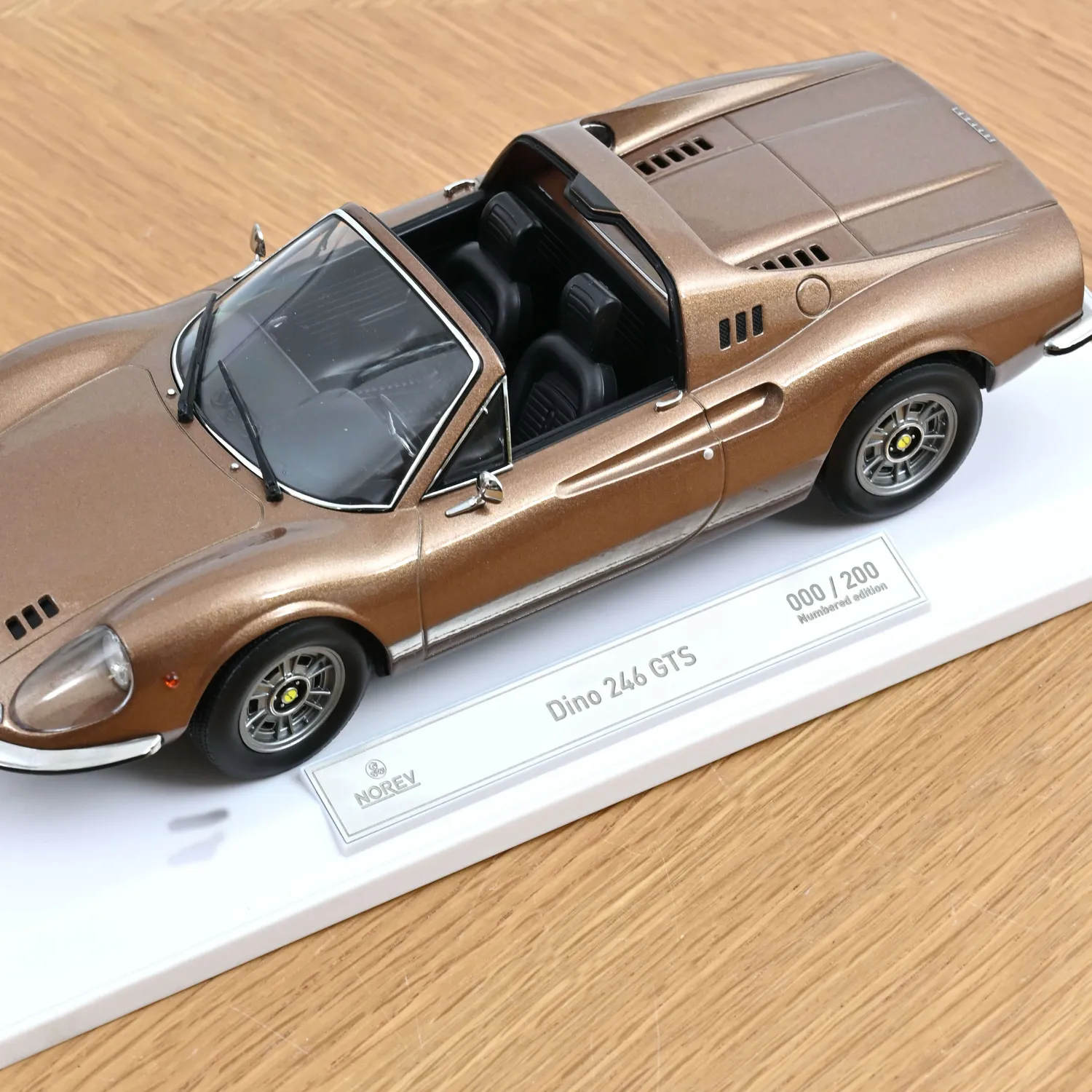 Norev Dino 246 GTS 1970 miniature 1/18 nocciola 200 pcs