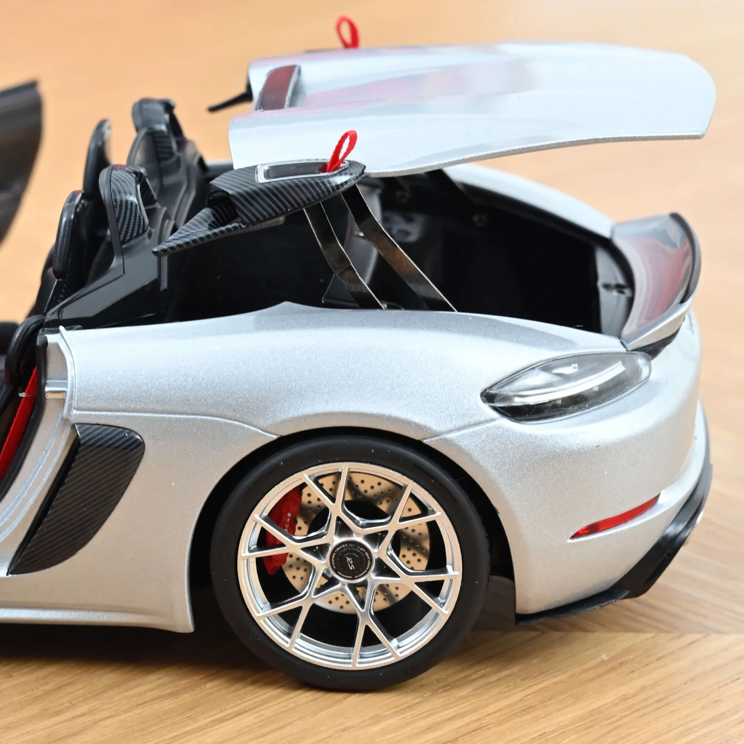 Norev Porsche 718 Spyder RS voiture miniature 1/18 GT argent
