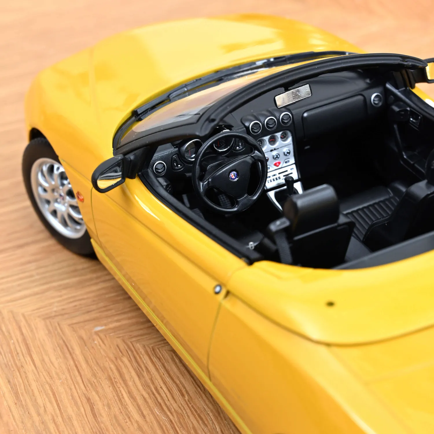 Norev Alfa Romeo Spider 1999 miniature 1/18 jaune