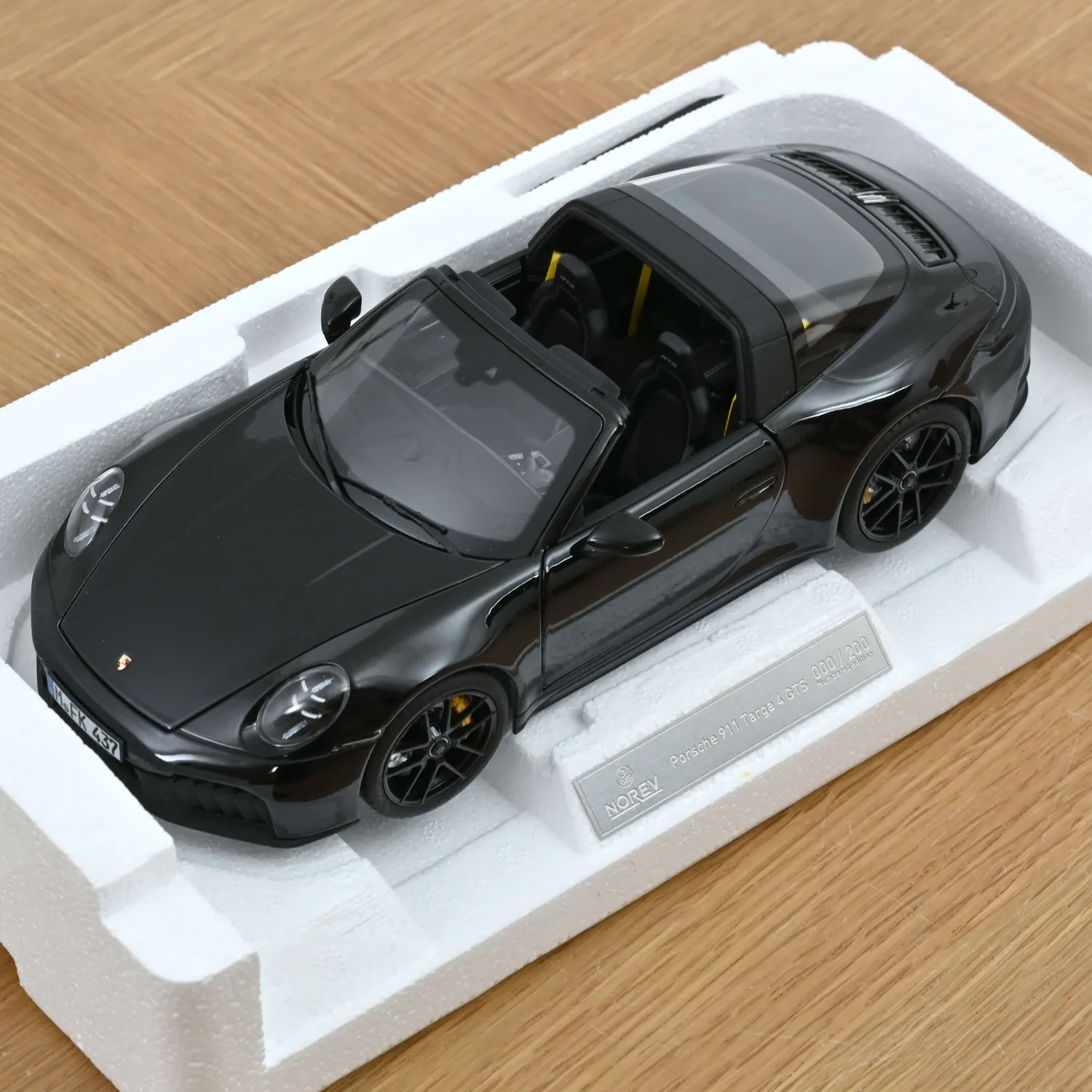 Norev Porsche 911 Targa 4 GTS 2025 voiture miniature Noir 1/18