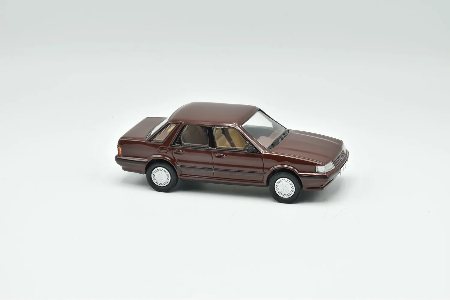 Lansdowne Austin Montego 1984 berline miniature marron