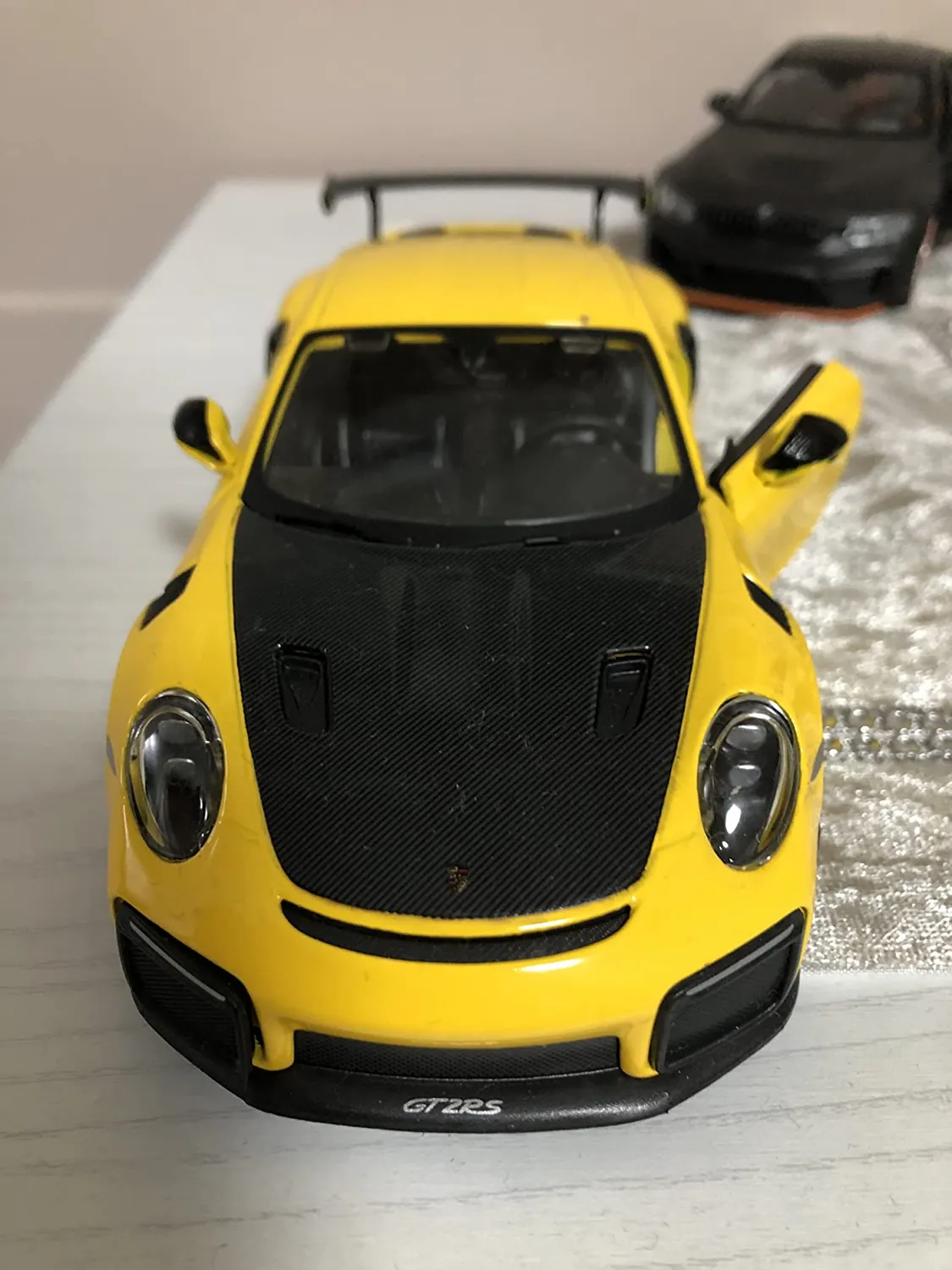 Bburago Porsche 911 GT2 RS miniature 1/24 portes ouvrantes