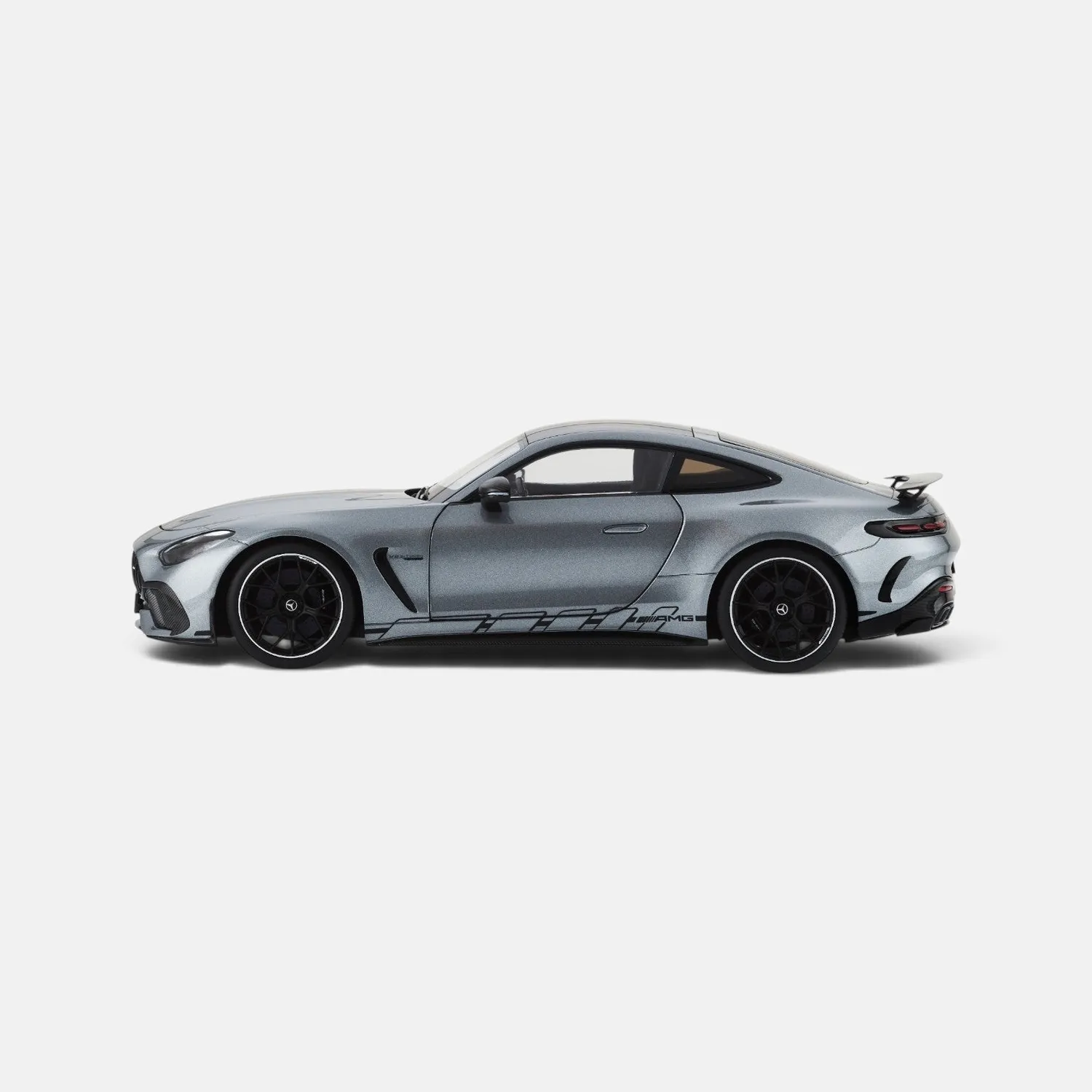 NZG Mercedes-AMG GT 63 PRO 4MATIC+ miniature 1/18 gris sélénite