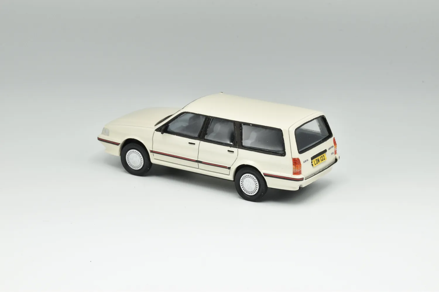 Brooklin Lansdowne Austin Montego break miniature blanche 1/43