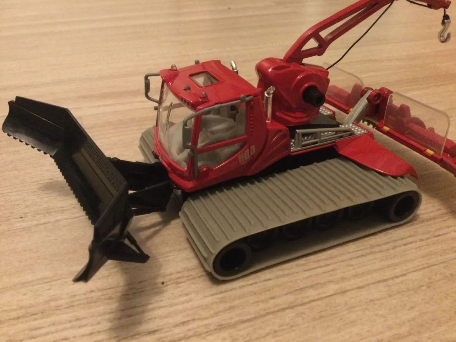 SIKU Super 4914 dameuse Pistenbully 600 rouge 19,5 cm