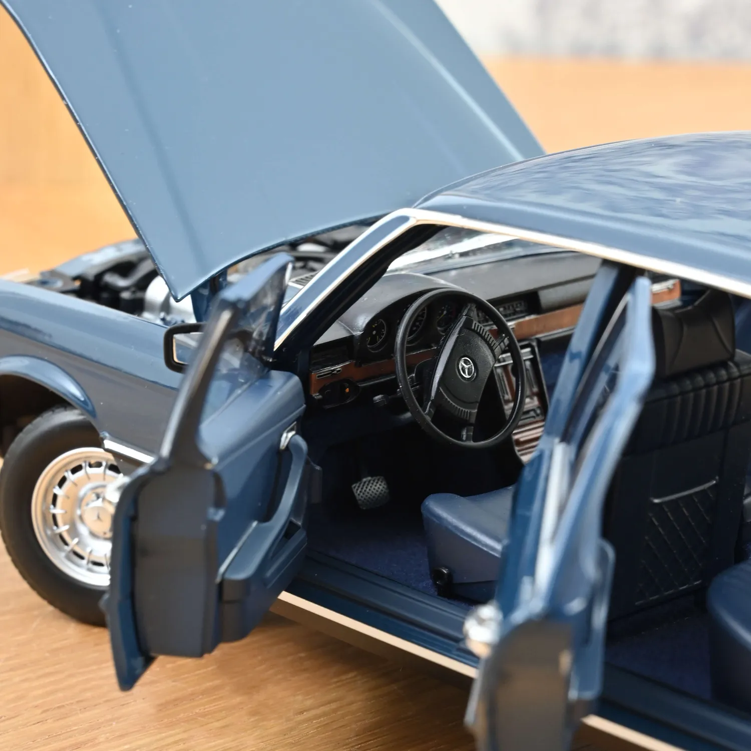 Norev Mercedes 350 SEL 1979 miniature 1/18 bleu Hansa