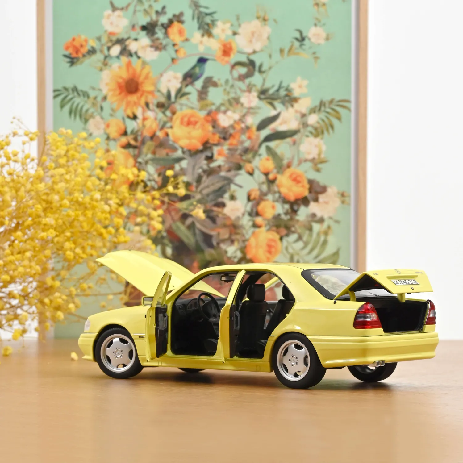 Norev Mercedes C36 AMG 1993 voiture miniature 1/18 jaune 200 pcs