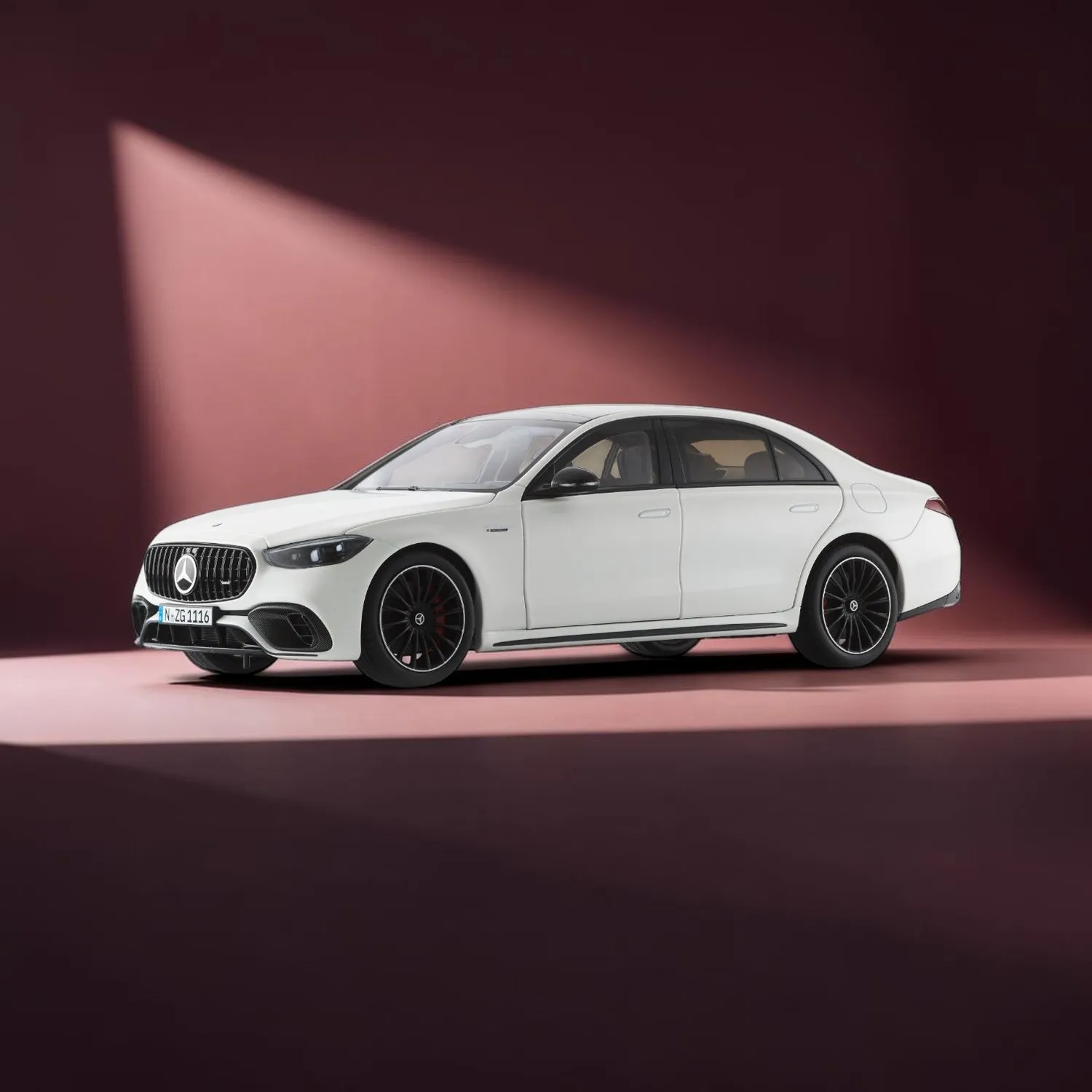NZG Mercedes-AMG S 63 E Performance miniature 1/18 luxe