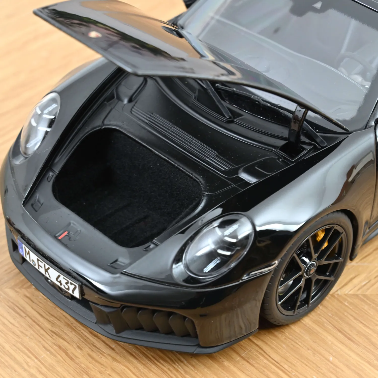 Norev Porsche 911 Targa 4 GTS 2025 voiture miniature Noir 1/18