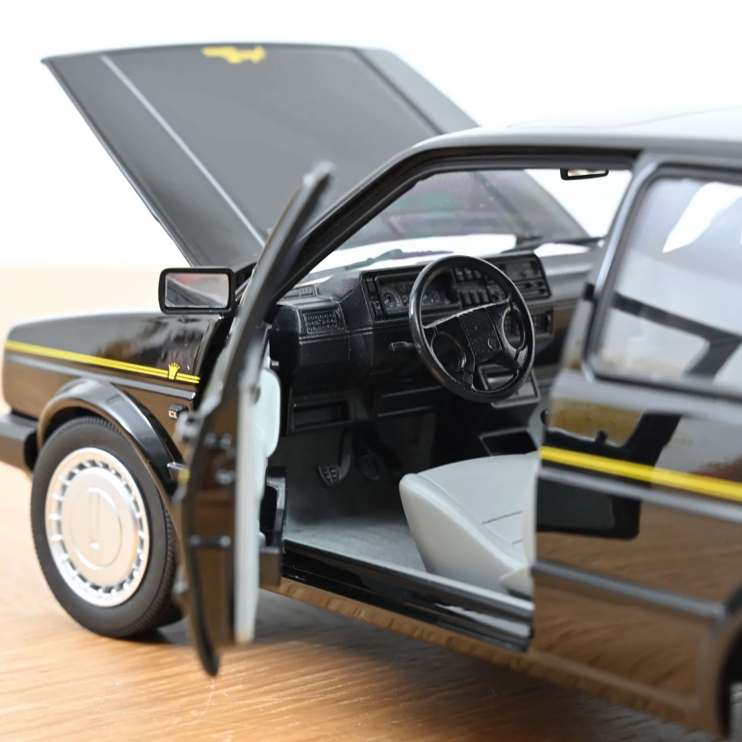 Norev VW Golf Plus Ultra 1990 miniature 1/18 noir 300 pcs