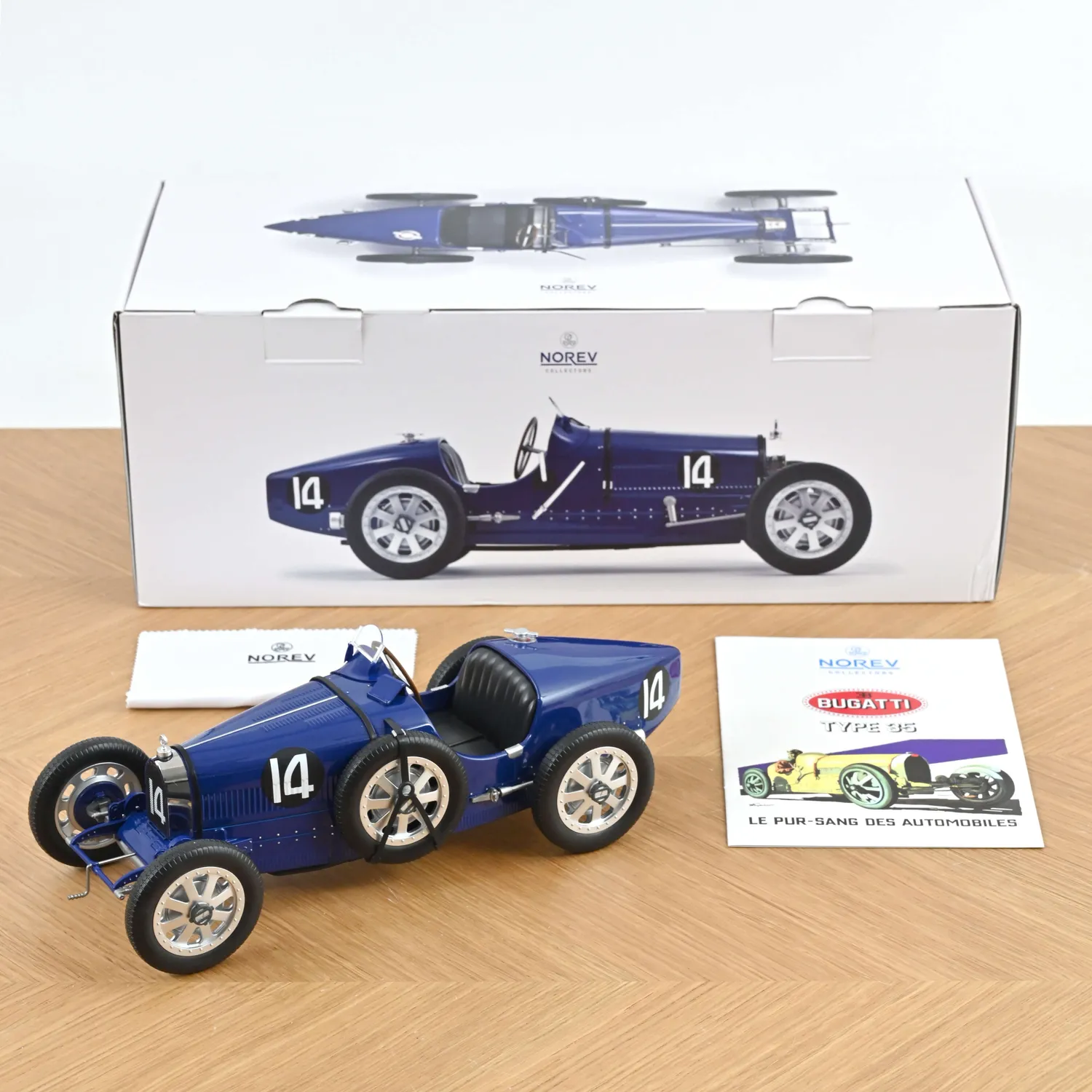 Norev Bugatti T35 1925 voiture miniature bleu foncé 1/12 course