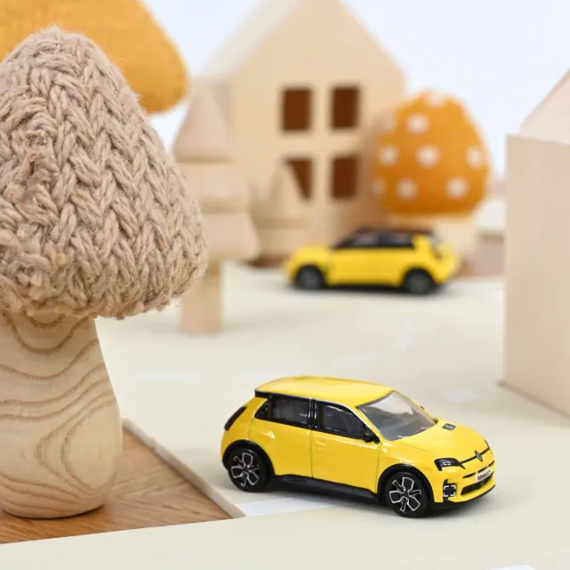 Norev Renault 5 E-Tech 2024 miniature 1/64 jaune pop