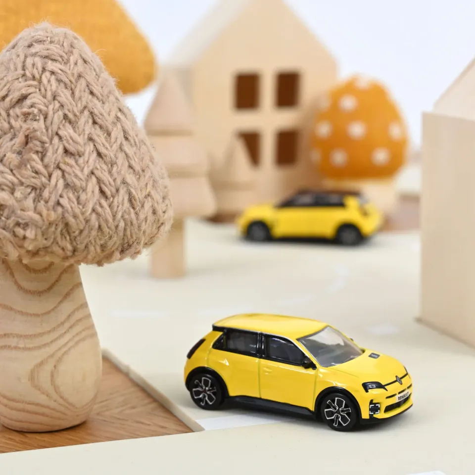 Norev Renault 5 E-Tech 2024 miniature 1/64 jaune pop