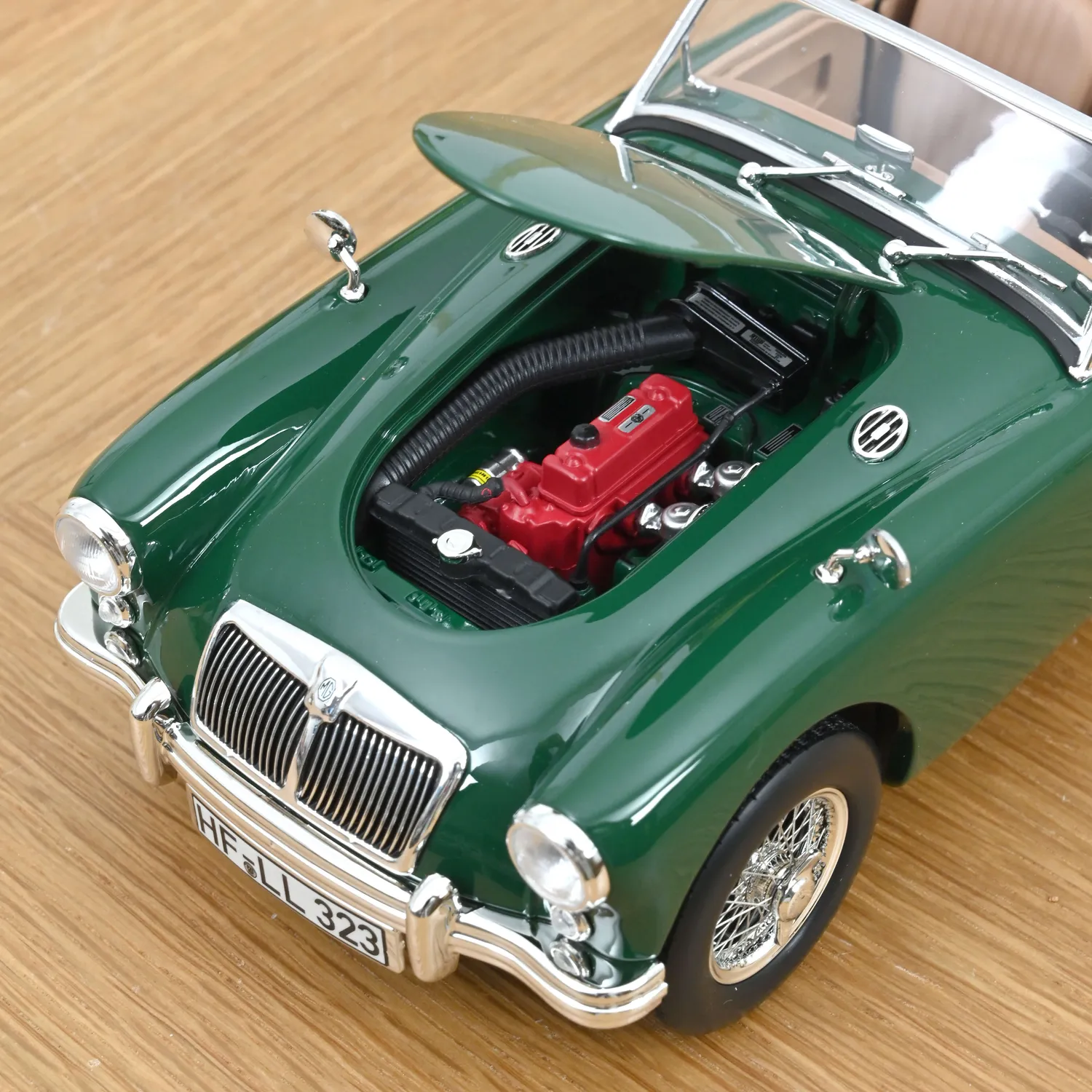 Norev MGA 1955 voiture miniature 1/18 vert anglais