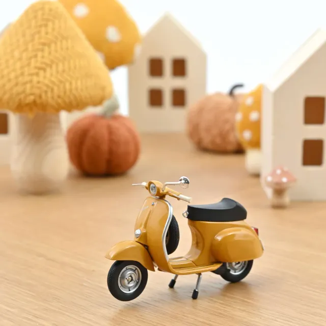 Norev Vespa 50 R 1969 moto miniature 1/18 jaune Positano