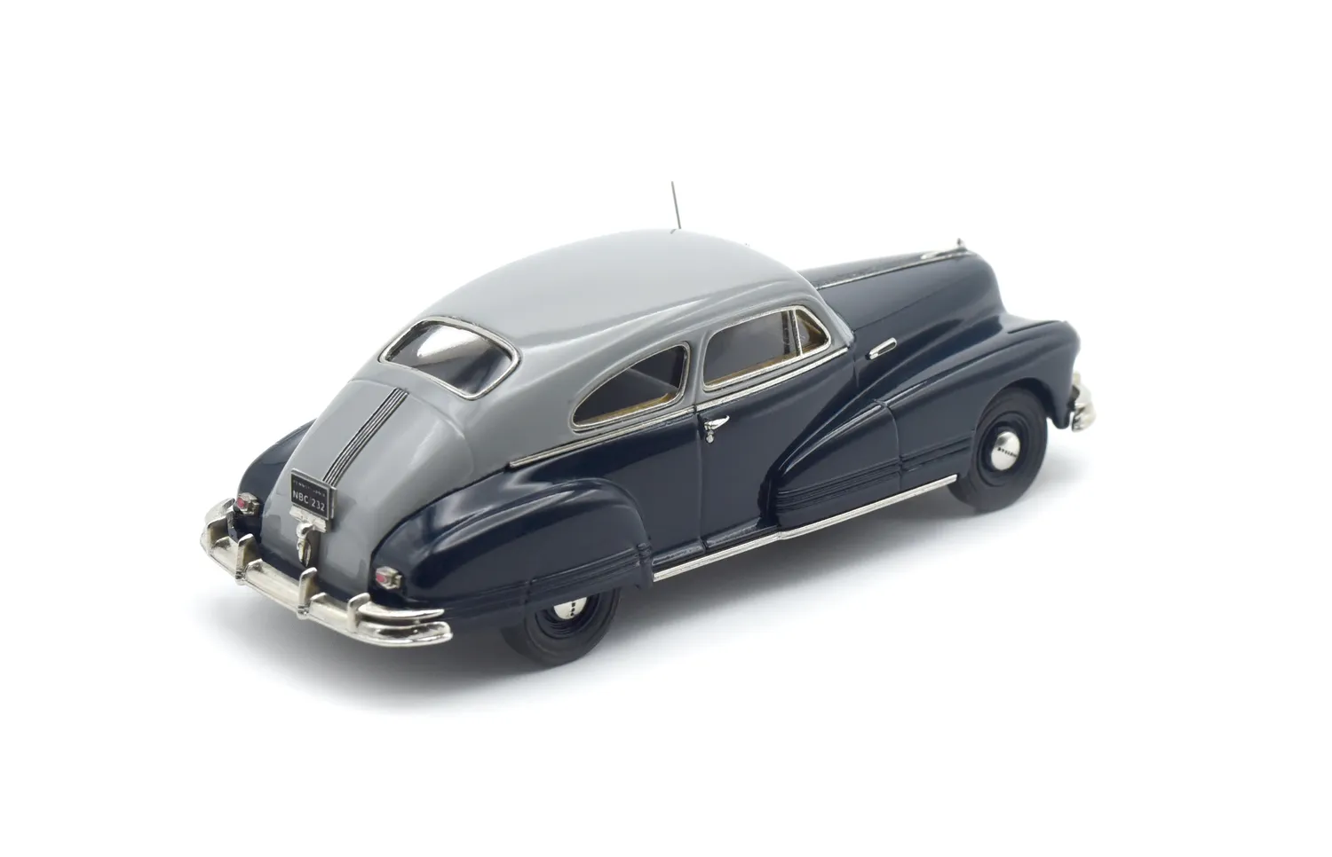 Brooklin Limited Pontiac Torpedo 1946 miniature sedan