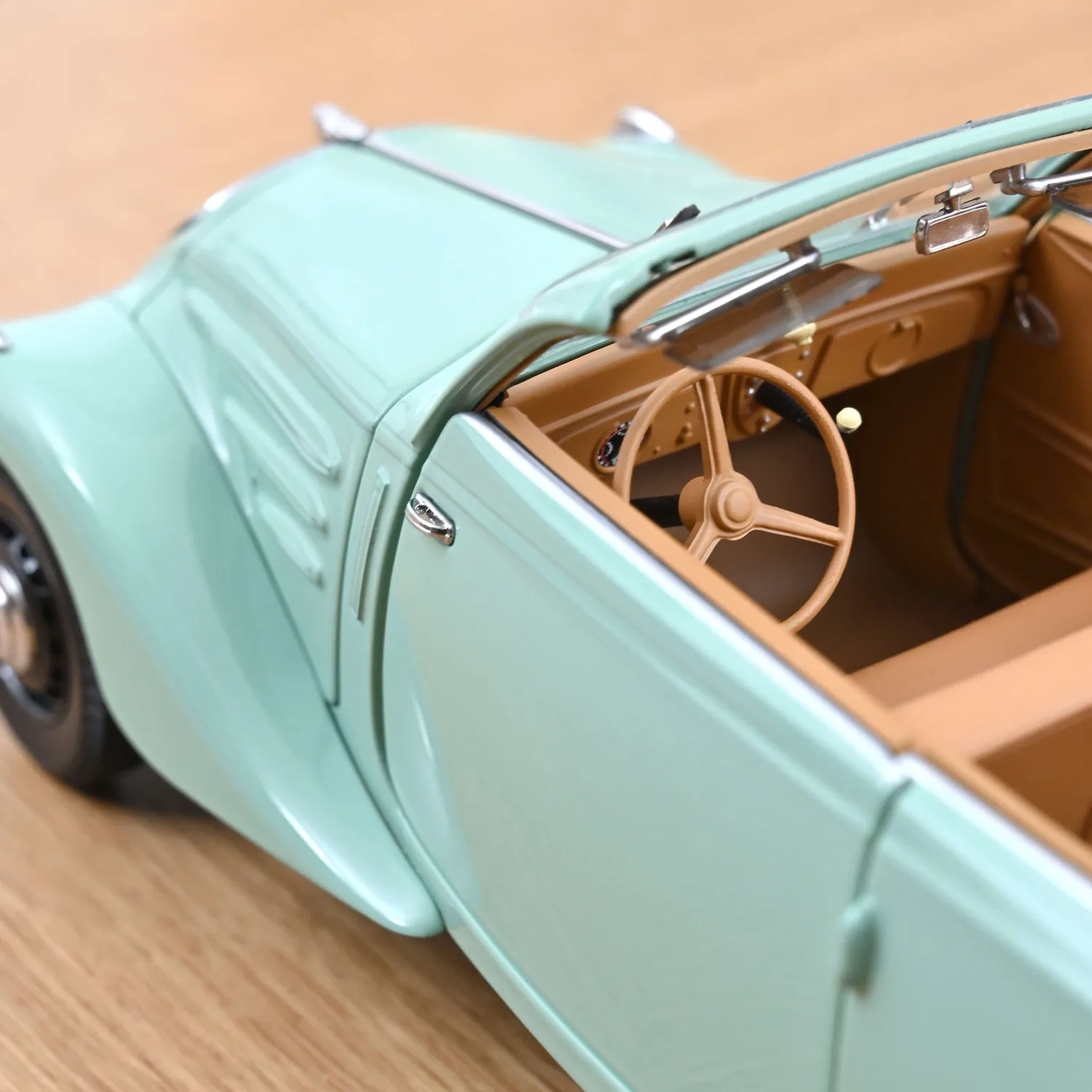 Norev Peugeot 402 Eclipse 1937 voiture miniature 1/18 verte 200 pcs