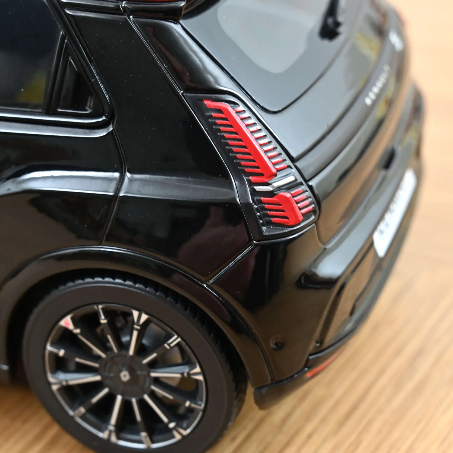 Norev Renault 5 E-Tech 2024 miniature 1/18 noir étoilé