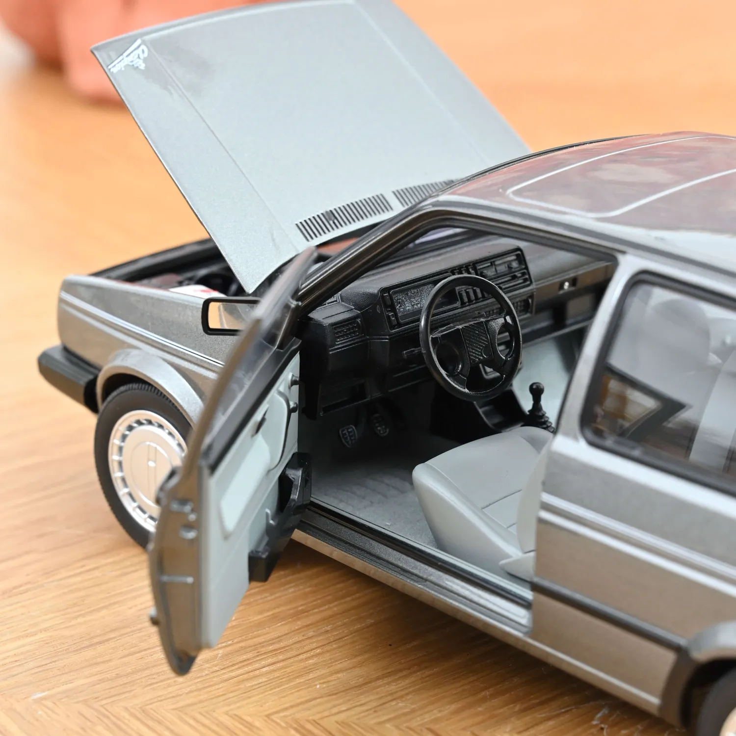 Norev VW Golf Champion 1990 miniature 1/18 grise