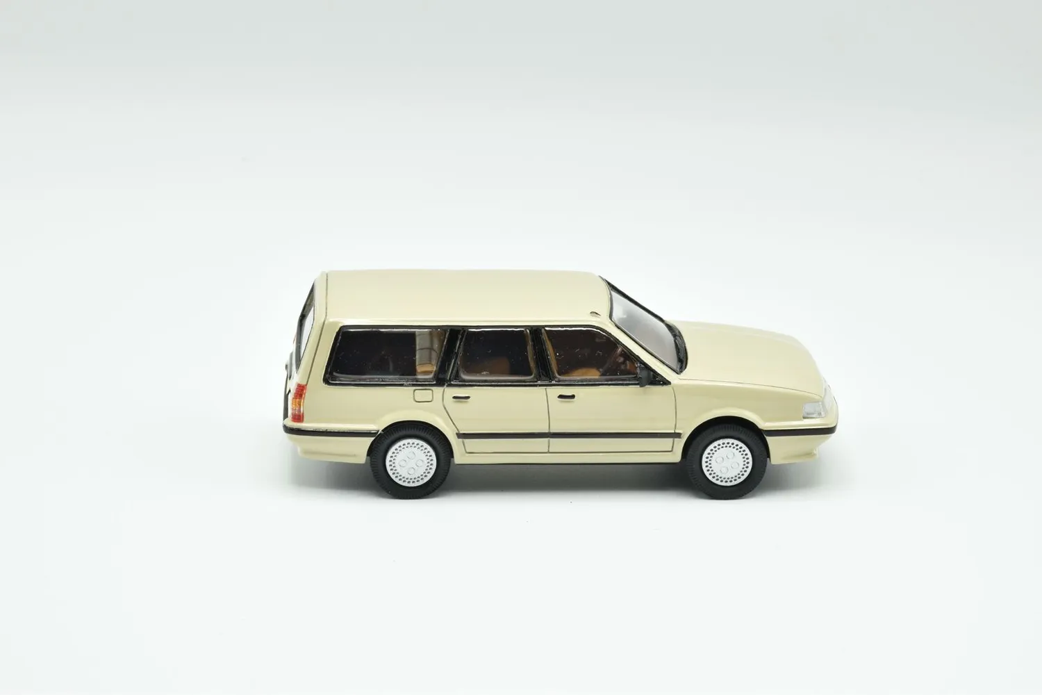 Lansdowne Austin Montego Estate 1.6HL 1984 miniature beige champagne