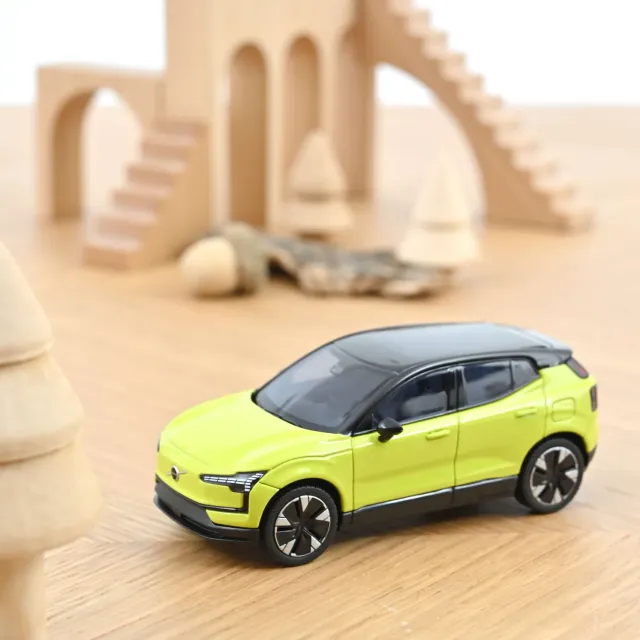 Norev Volvo EX30 2024 miniature 1/43 Jaune Floral électrique