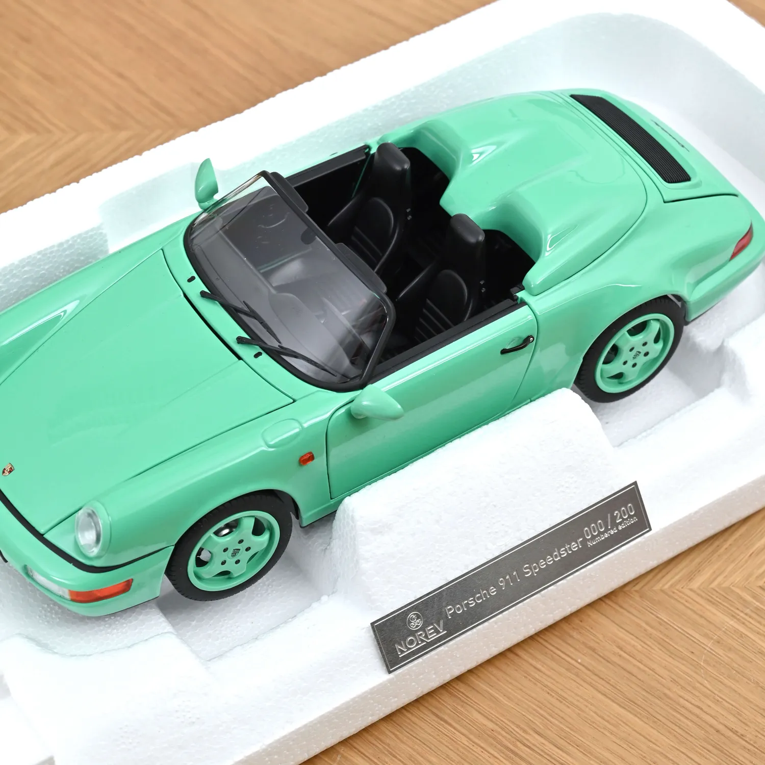 Norev Porsche 911 Speedster 1993 miniature 1/18 vert menthe 200 pcs