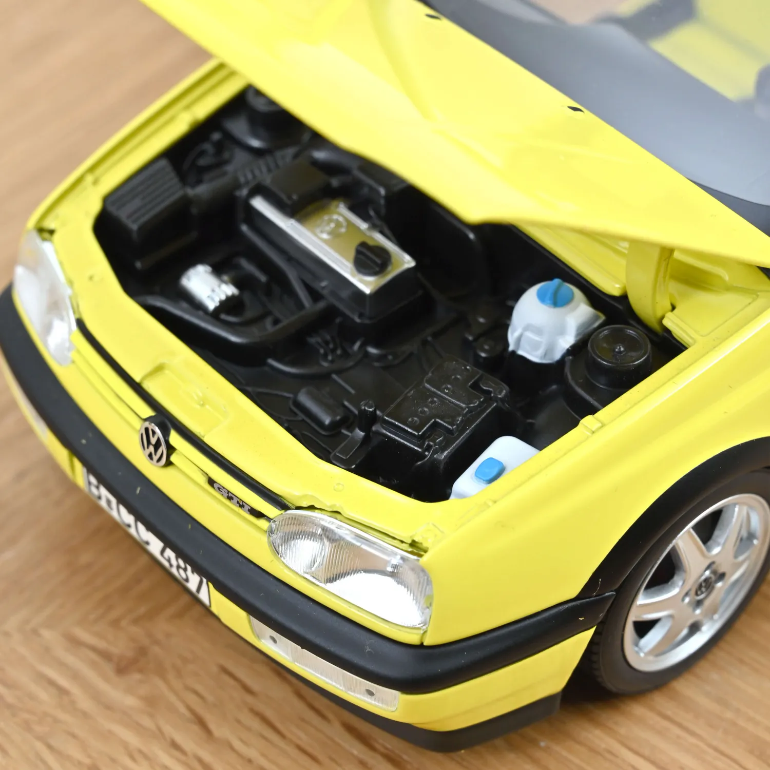 Norev VW Golf GTI Color Concept 1994 miniature 1/18 jaune