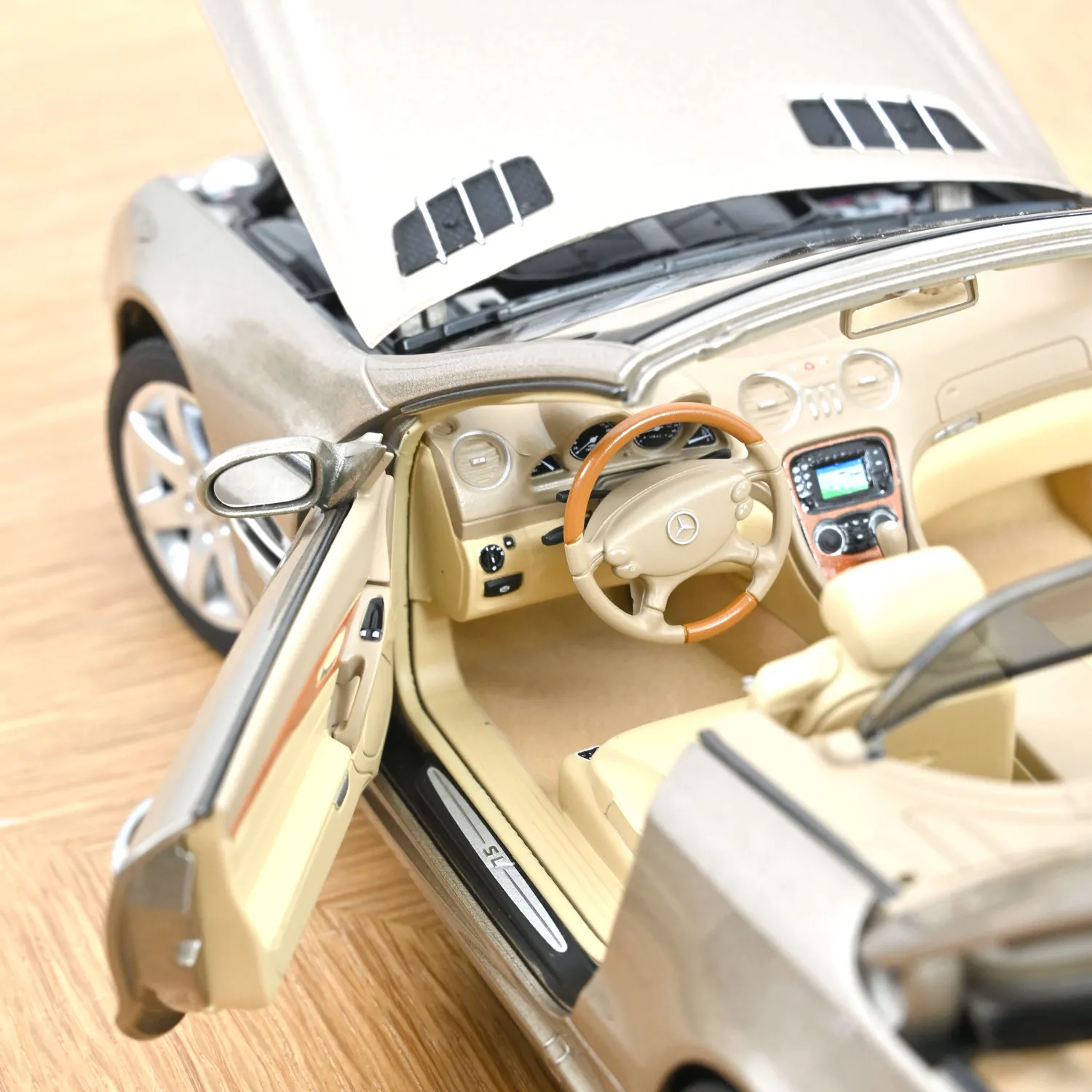 Norev Mercedes SL 500 2003 miniature 1/18 beige travertin