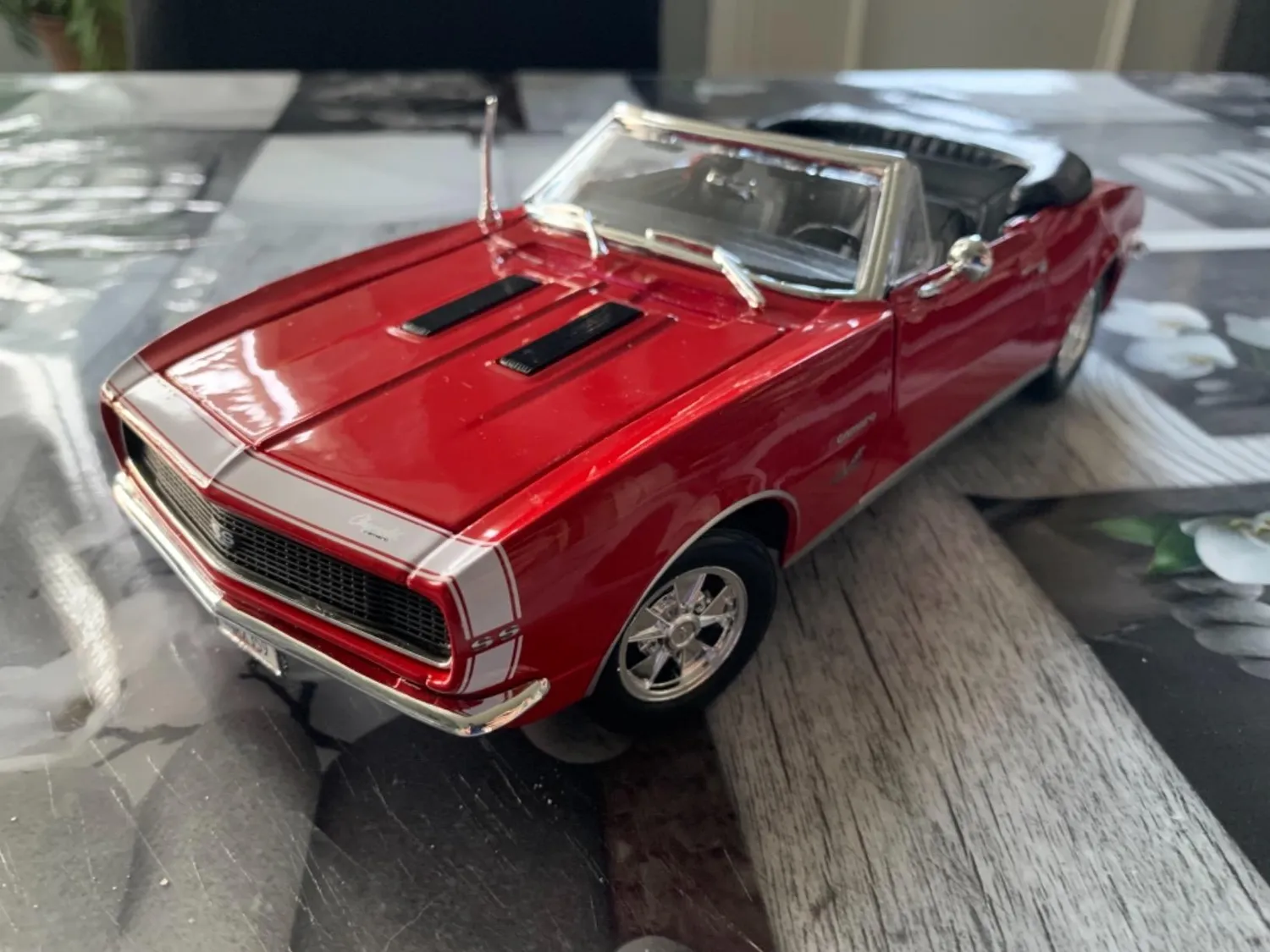 Maisto Chevrolet Camaro SS 396 1967 miniature métal 1/18 aléatoire