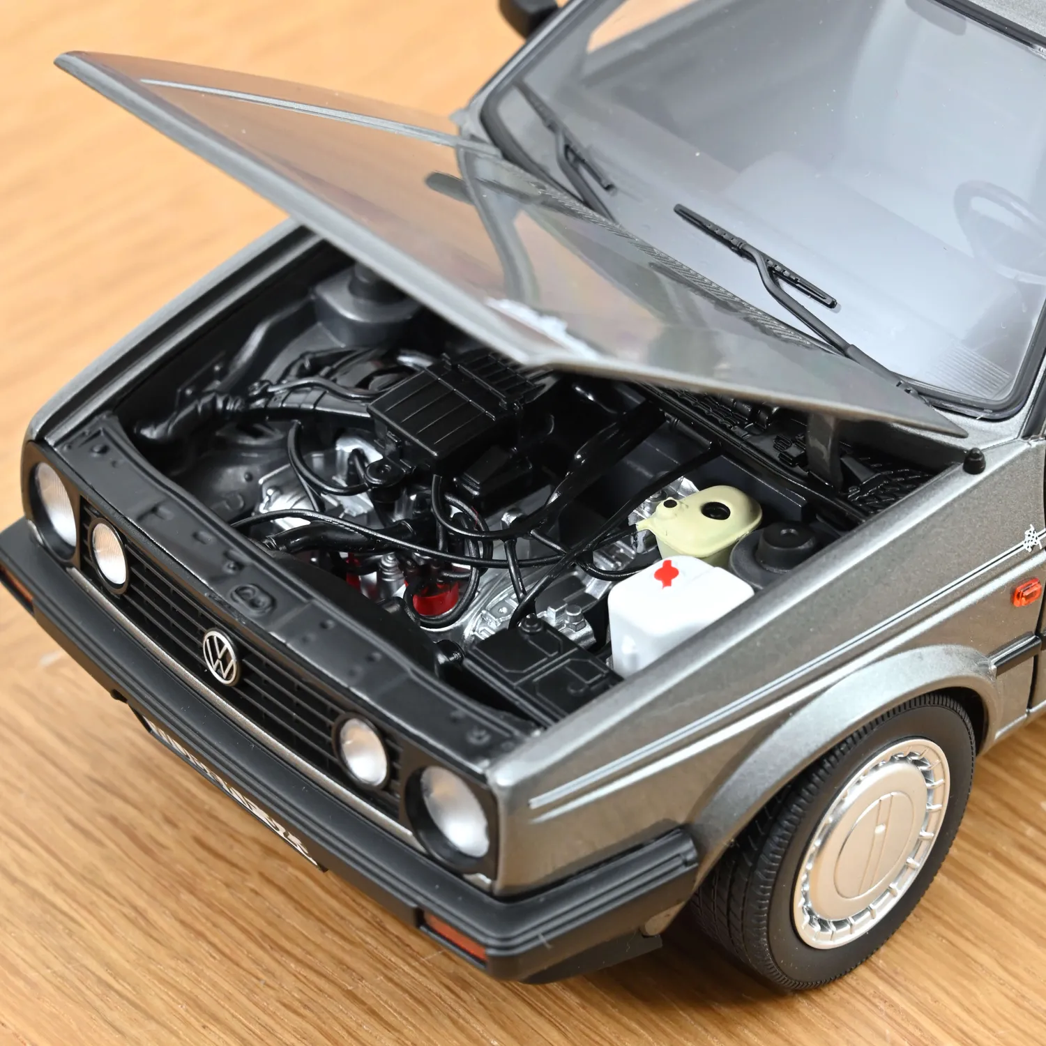 Norev VW Golf Champion 1990 miniature 1/18 grise