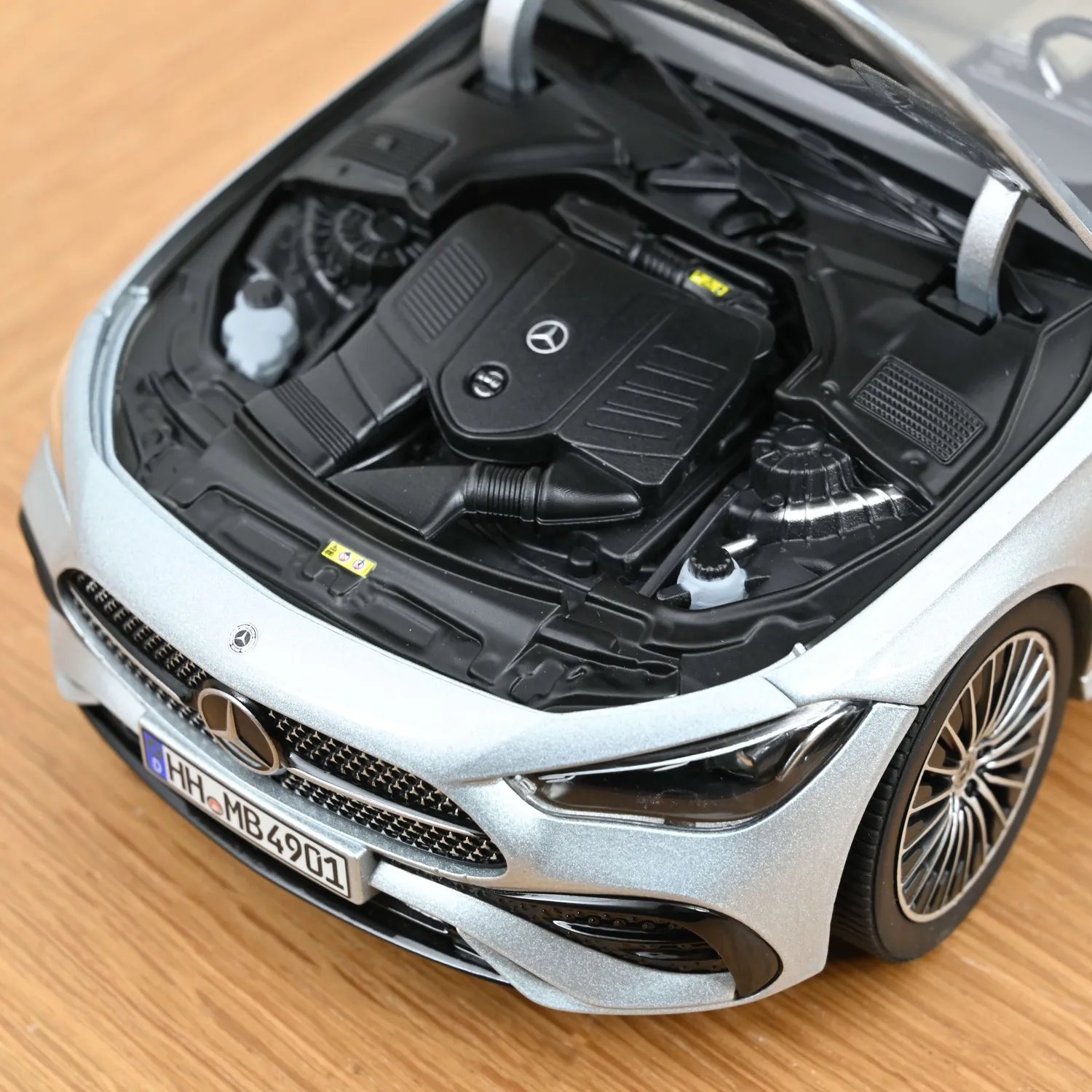 Norev Mercedes CLE Coupé 2024 voiture miniature 1/18 argent high-tech