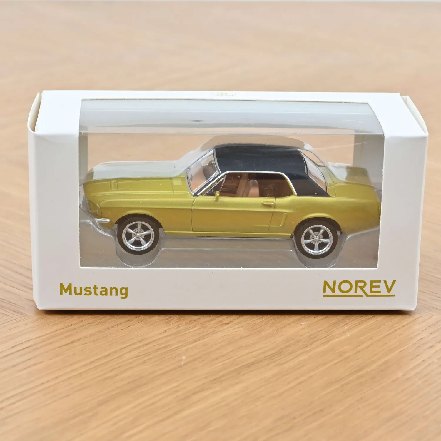 Norev Ford Mustang Coupé 1968 jet-car 1/43 or lime gold