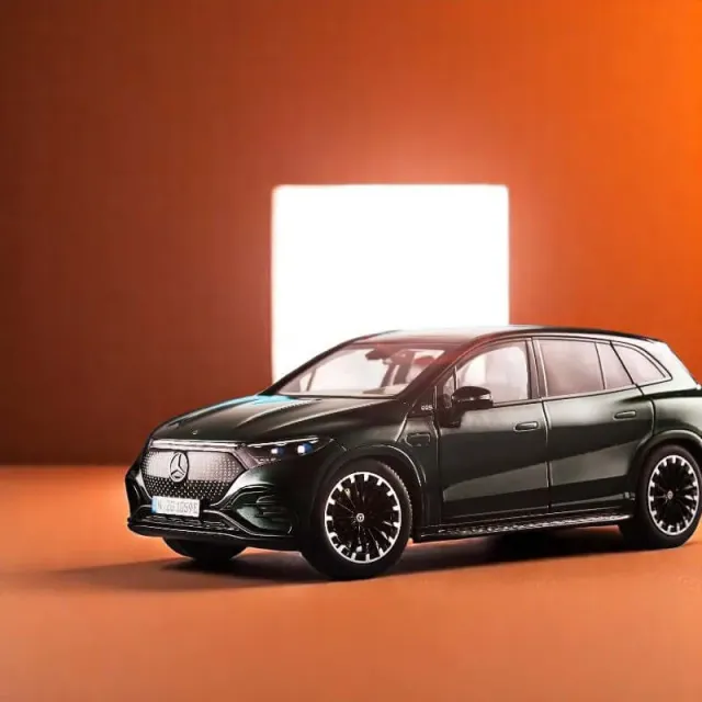 NZG Mercedes EQS SUV AMG Line miniature 1/18 vert