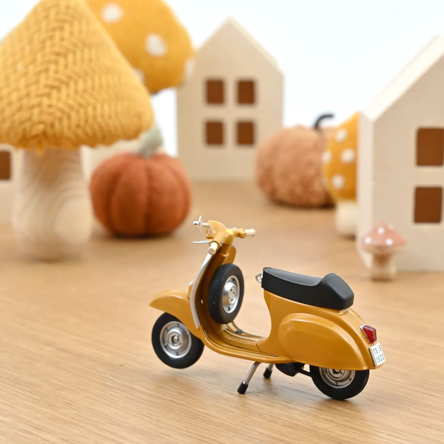 Norev Vespa 50 R 1969 moto miniature 1/18 jaune Positano