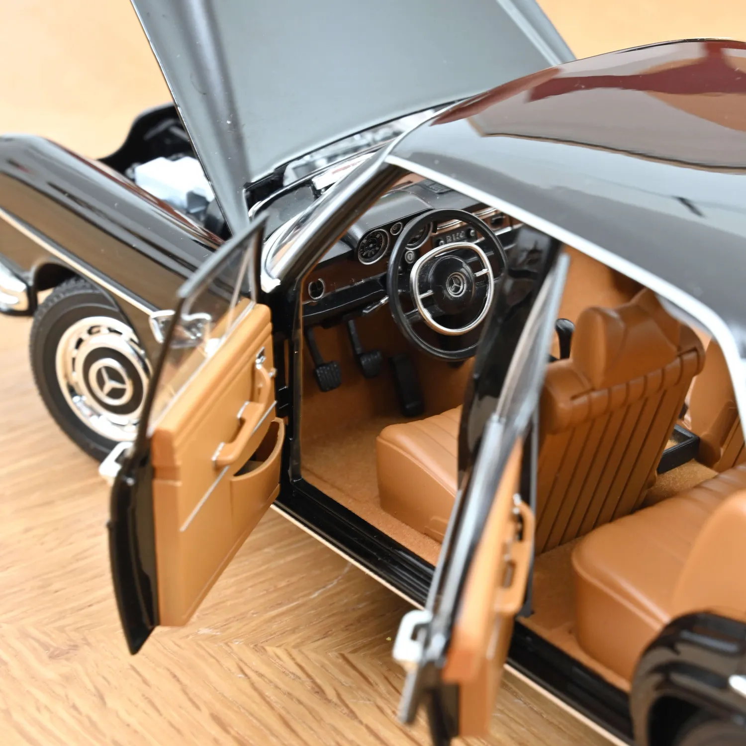 Norev Mercedes-Benz 280 SE 1968 voiture miniature 1/18 Noir