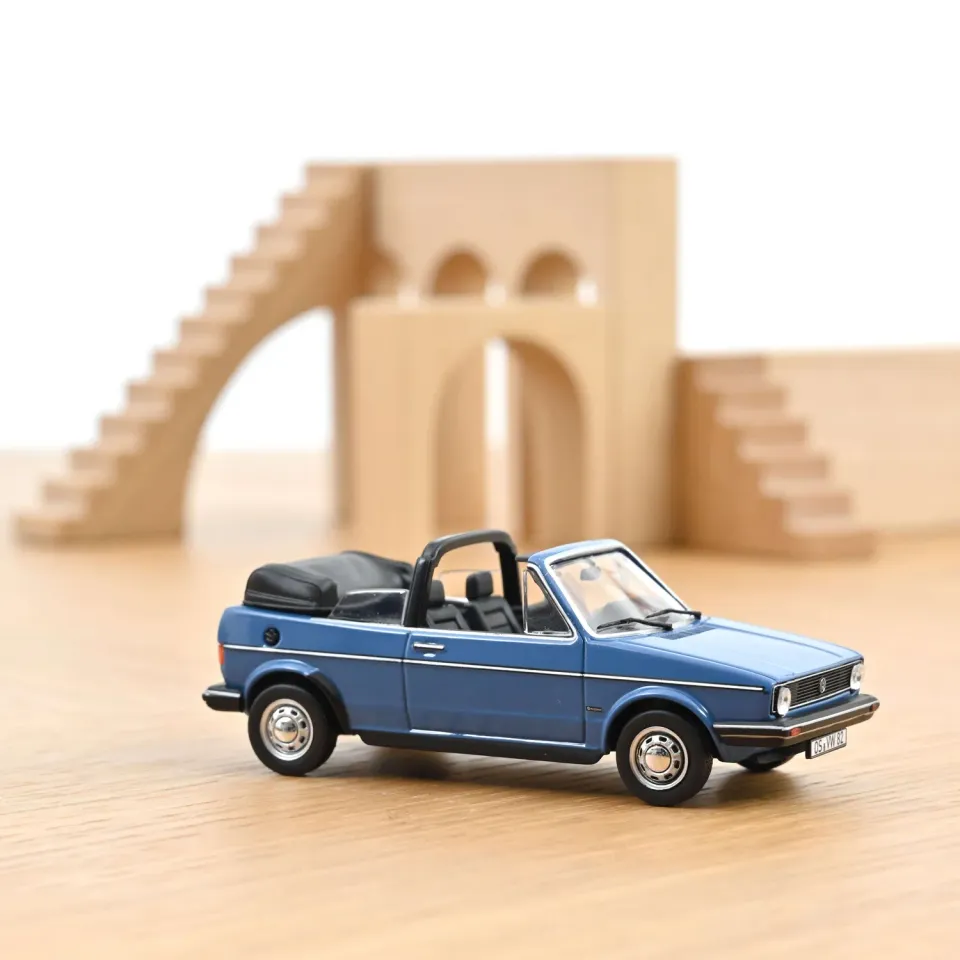 Norev VW Golf Cabriolet 1981 voiture miniature 1/43 bleu