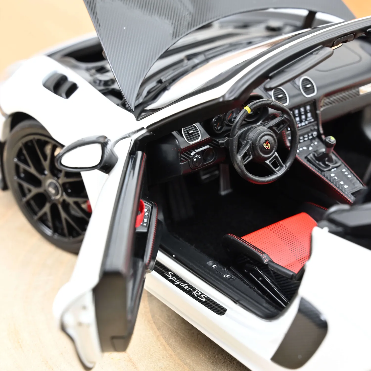 Norev Porsche 718 Spyder RS 2023 miniature 1/18 blanc weissach
