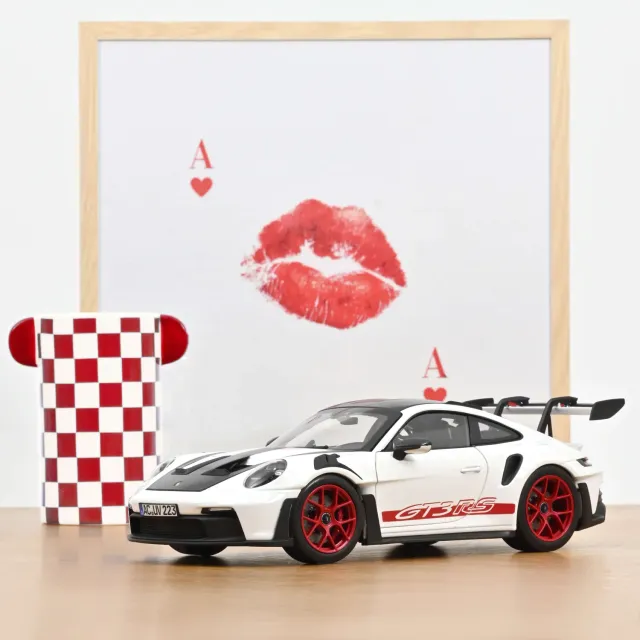 Norev Porsche 911 GT3 RS Weissach 2022 miniature 1/18 blanc