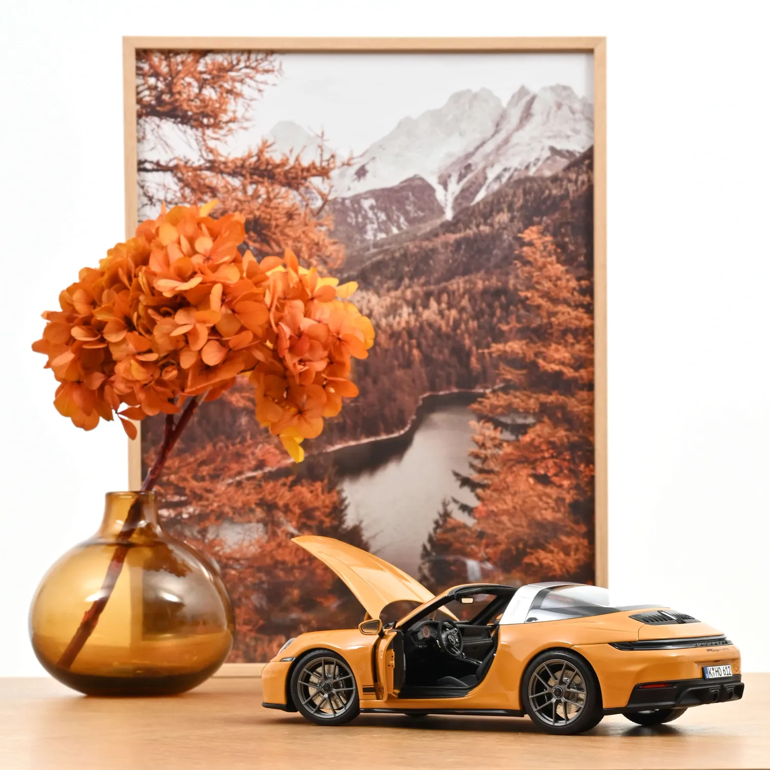 Norev Porsche 911 Targa 4 GTS 2025 voiture miniature 1/18 jaune Bahama