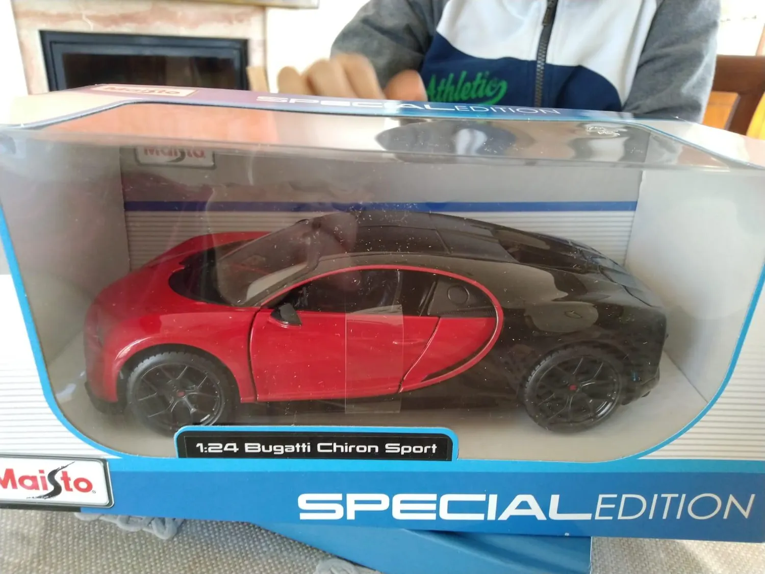 Maisto Special Edition 31524 Bugatti Chiron Sport miniature 1/24 rouge